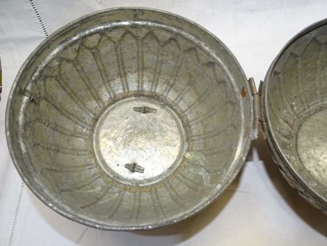 -ANCIENNE BOITE A CHAPATIS ORIENTALE BOITE  A REPAS EN CUIVRE ETAME    D