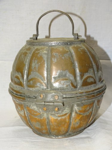 -ANCIENNE BOITE A CHAPATIS ORIENTALE BOITE  A REPAS EN CUIVRE ETAME    D