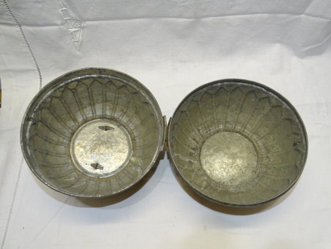 -ANCIENNE BOITE A CHAPATIS ORIENTALE BOITE  A REPAS EN CUIVRE ETAME    D