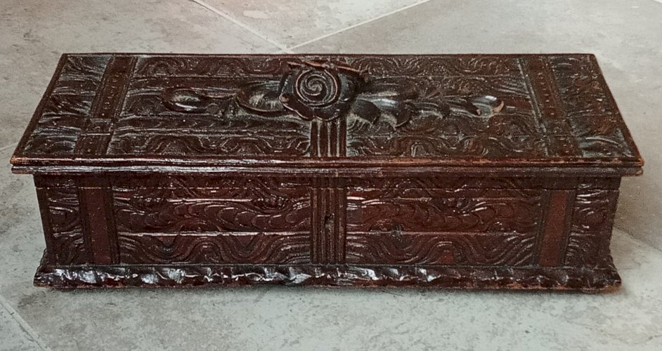 Ancienne boite à gant bijoux Coffret  bois Sculpté forêt noire Tramp Art