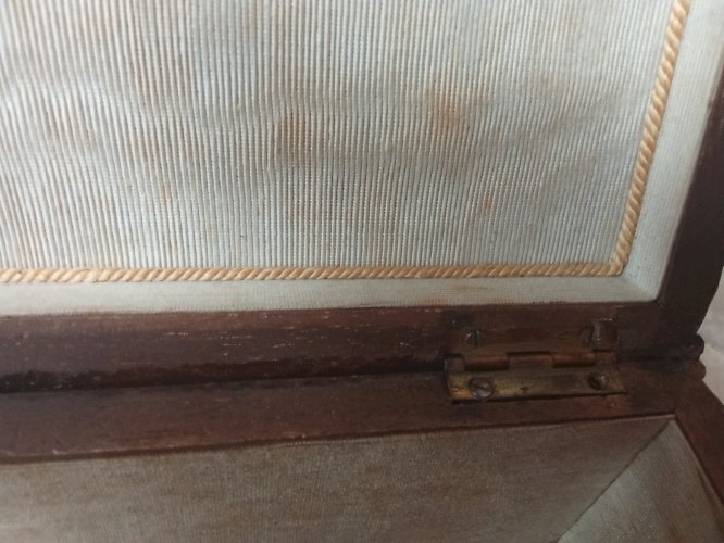 Ancienne boite à gant bijoux Coffret  bois Sculpté forêt noire Tramp Art