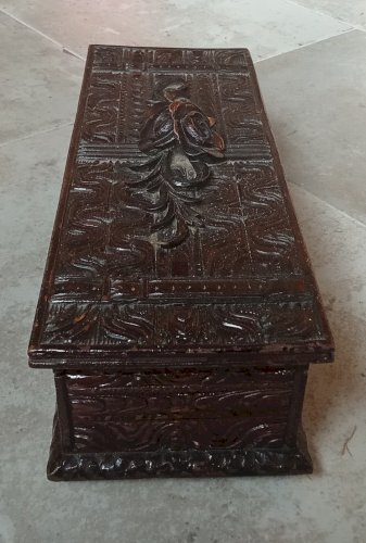 Ancienne boite à gant bijoux Coffret  bois Sculpté forêt noire Tramp Art