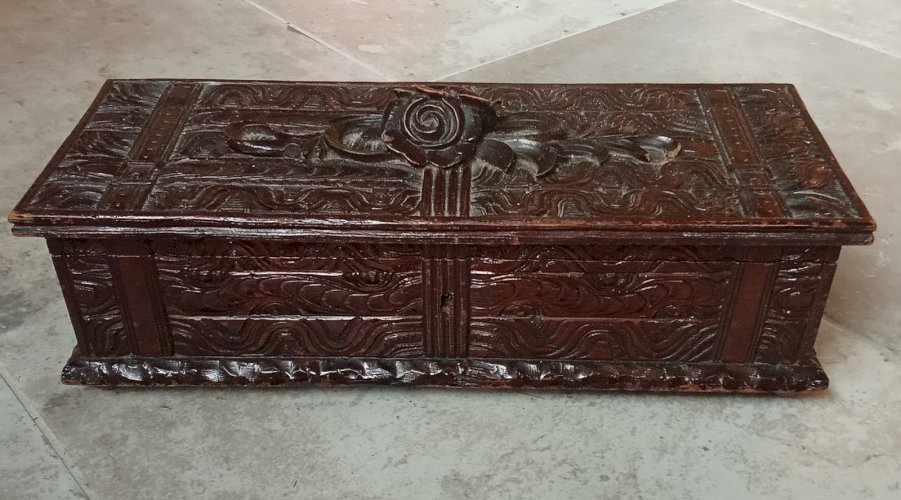 Ancienne boite à gant bijoux Coffret  bois Sculpté forêt noire Tramp Art