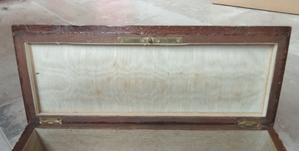 Ancienne boite à gant bijoux Coffret  bois Sculpté forêt noire Tramp Art