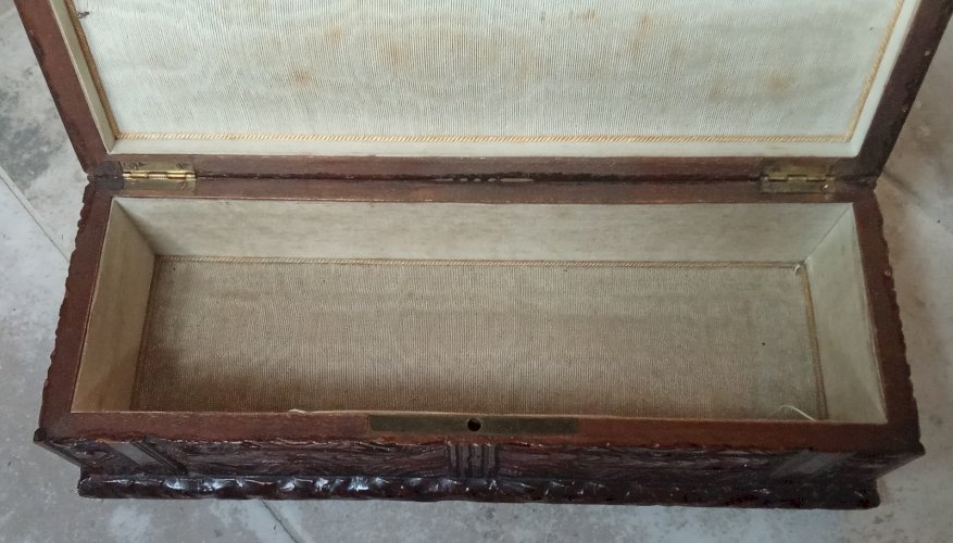 Ancienne boite à gant bijoux Coffret  bois Sculpté forêt noire Tramp Art