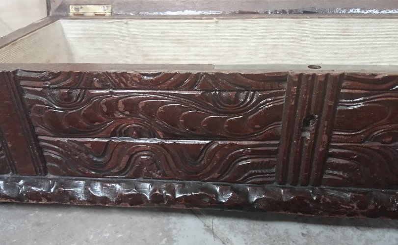 Ancienne boite à gant bijoux Coffret  bois Sculpté forêt noire Tramp Art