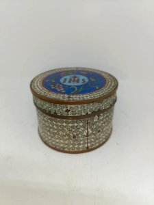 ancienne boîte à hosties chrétienne en émaux cloisonnés décor IHS en etat correct