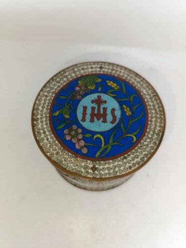 ancienne boîte à hosties chrétienne en émaux cloisonnés décor IHS en etat correct