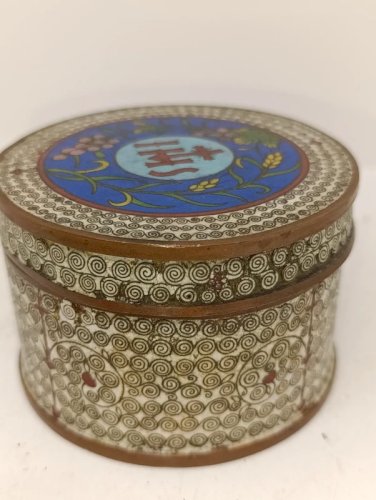 ancienne boîte à hosties chrétienne en émaux cloisonnés décor IHS en etat correct