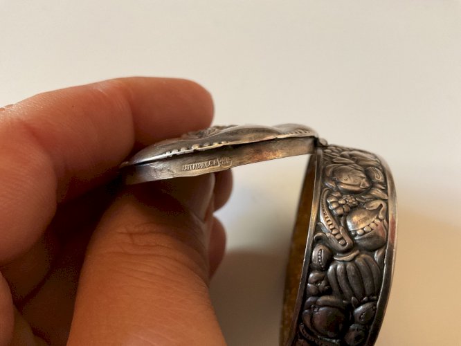 Ancienne boîte à pilules ou à tabac à priser en métal argenté art nouveau