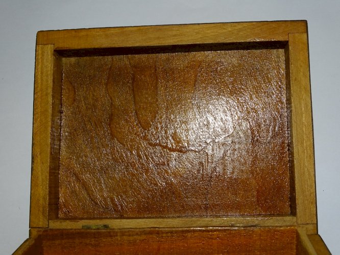 -ANCIENNE BOITE BOIS AFRIQUE DU NORD AVEC INCRUSTATIONS SCENE CHAMEAU & BERGER D