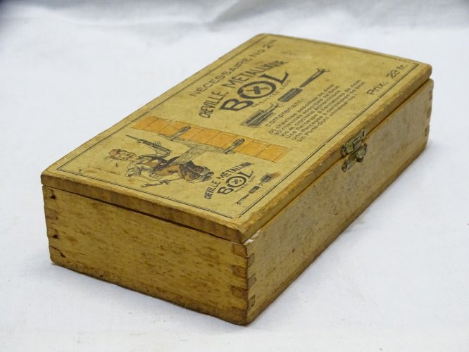- ANCIENNE BOITE  BOIS  CHEVILLES METALLIQUES BOL VIDE  DECO GARAGE VITRINE   D