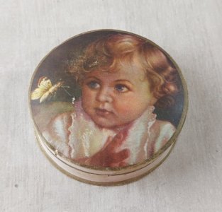 Ancienne boîte cartonnée, pour confiserie / chocolats / dragées, décor enfant