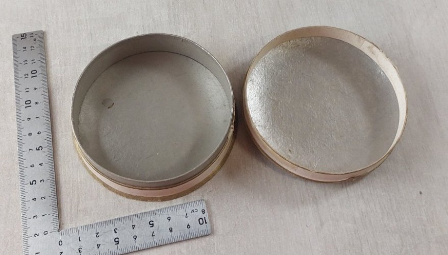 Ancienne boîte cartonnée, pour confiserie / chocolats / dragées, décor enfant