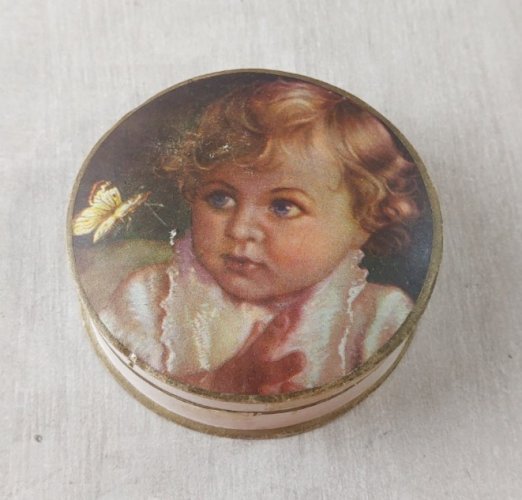 Ancienne boîte cartonnée, pour confiserie / chocolats / dragées, décor enfant