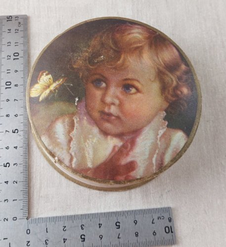 Ancienne boîte cartonnée, pour confiserie / chocolats / dragées, décor enfant