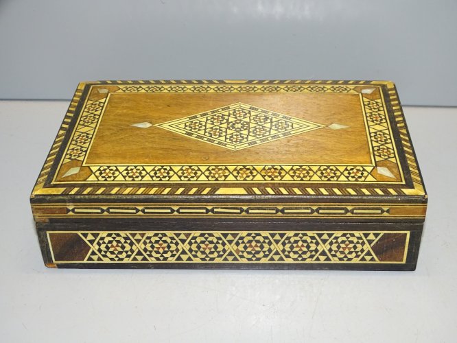 -ANCIENNE BOITE COFFRET à BIJOUX MARQUETERIE ORIENTALE COLLECTION VITRINE   D