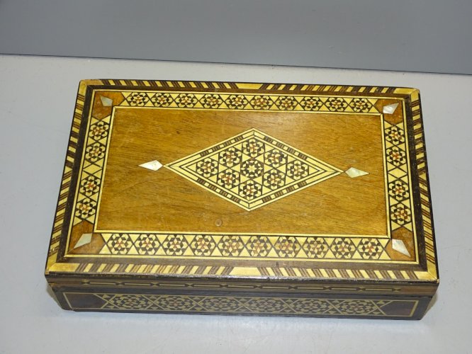 -ANCIENNE BOITE COFFRET à BIJOUX MARQUETERIE ORIENTALE COLLECTION VITRINE   D