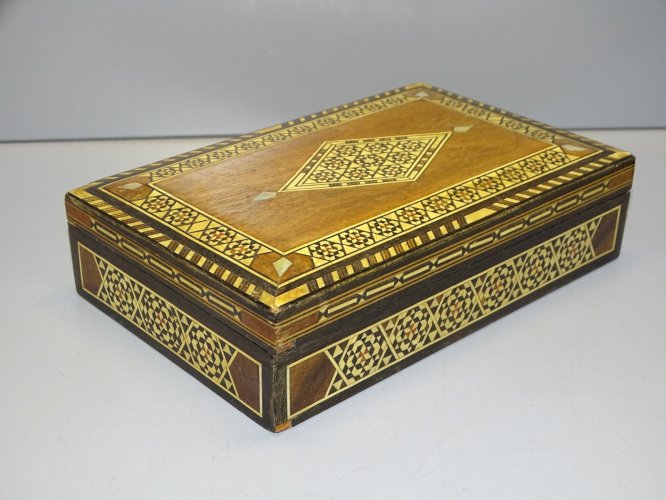 -ANCIENNE BOITE COFFRET à BIJOUX MARQUETERIE ORIENTALE COLLECTION VITRINE   D