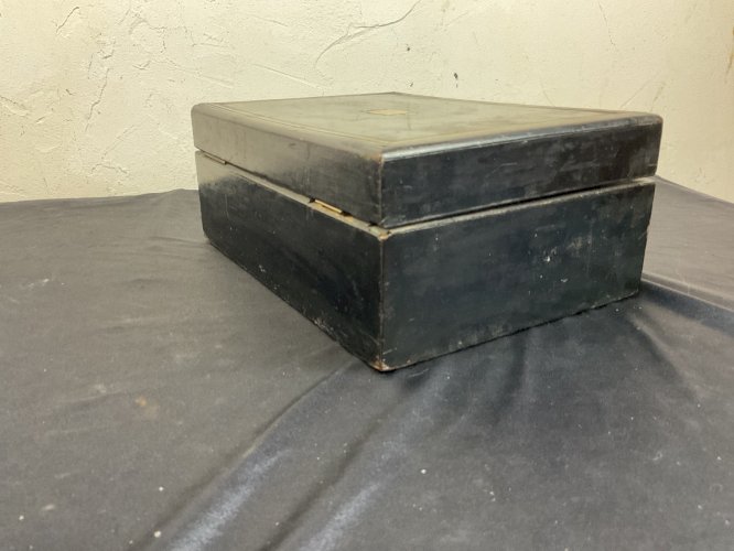 Ancienne boite coffret à bijoux ou a couture Napoléon III .