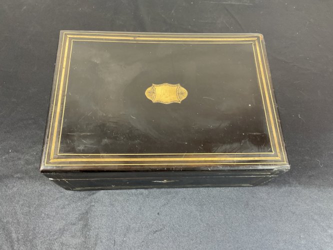 Ancienne boite coffret à bijoux ou a couture Napoléon III .