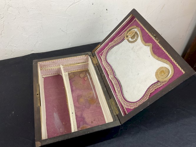 Ancienne boite coffret à bijoux ou a couture Napoléon III .