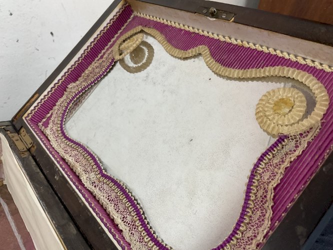 Ancienne boite coffret à bijoux ou a couture Napoléon III .