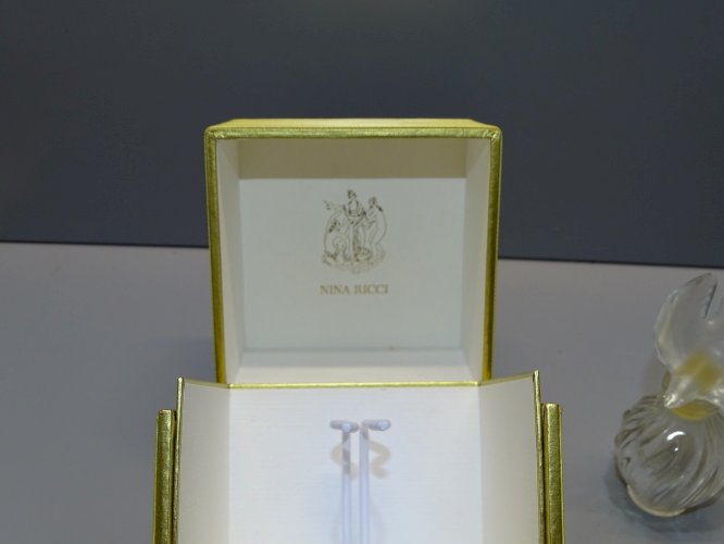 -ANCIENNE BOITE COFFRET ANGLAIS NINA RICCI L'AIR DU TEMPS FLACON LALIQUE VIDE  D