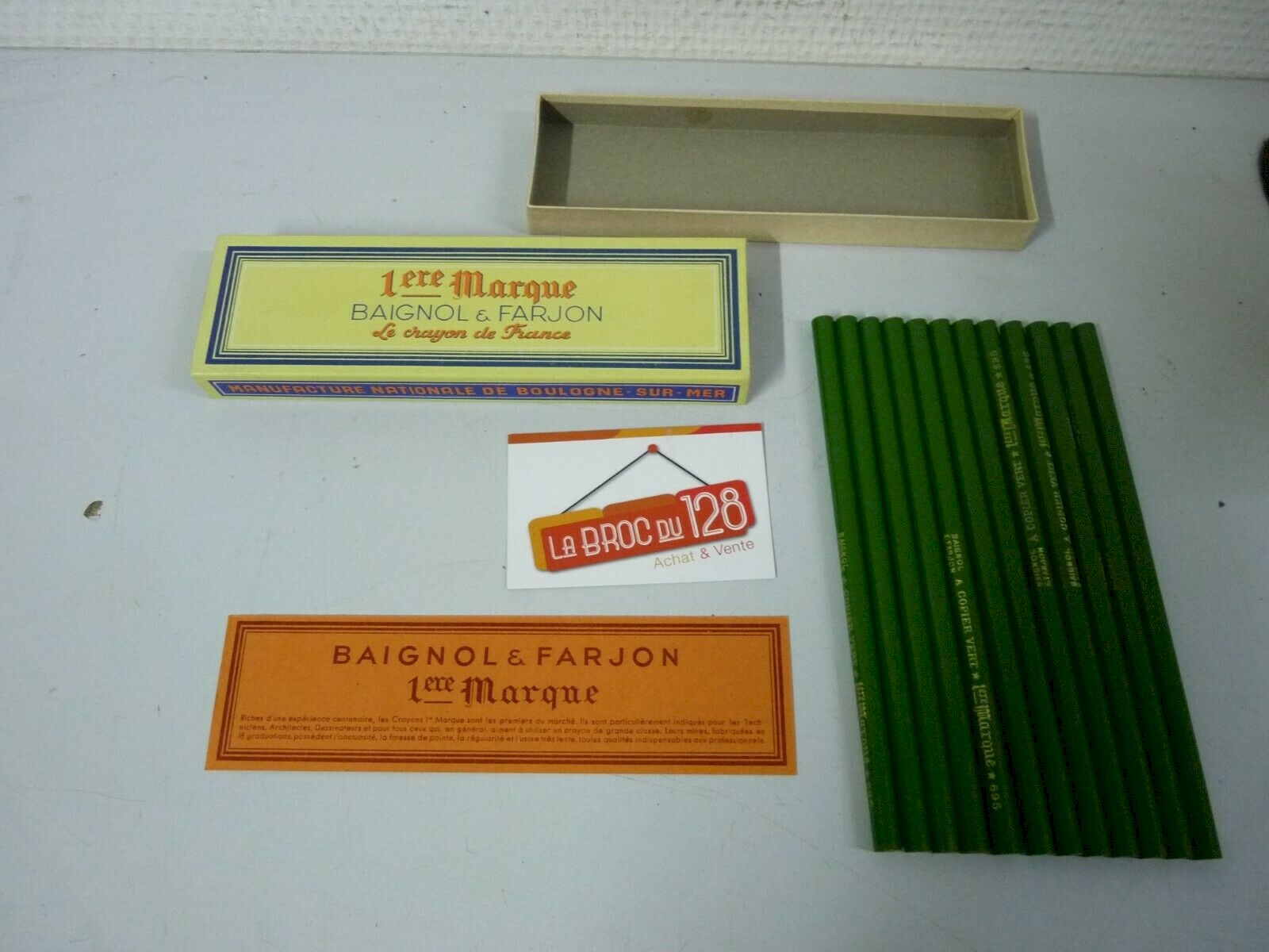 Ancienne boîte de 12 crayons Vert 695 à papier Baignol et Farjon NEUF