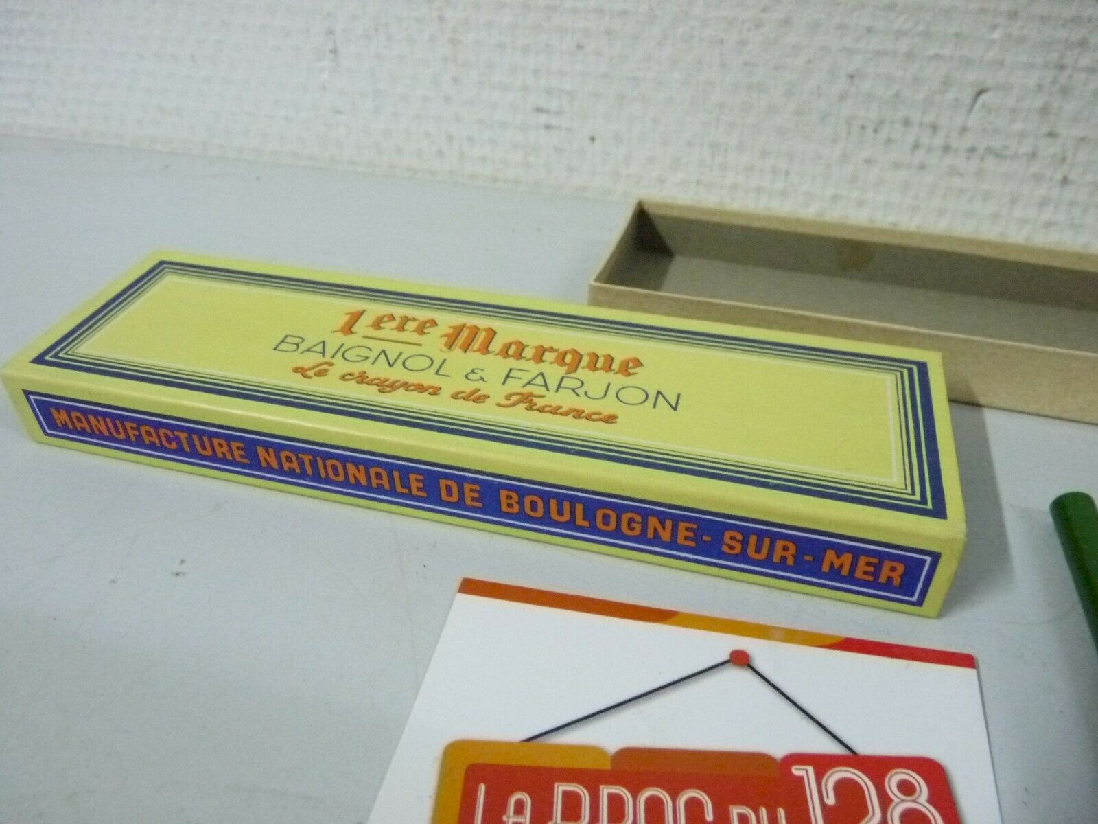 Ancienne boîte de 12 crayons Vert 695 à papier Baignol et Farjon NEUF