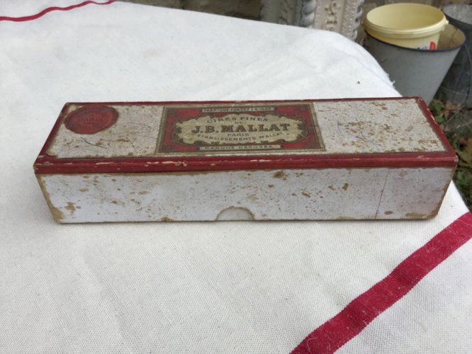 Ancienne boite de cire à cacheter MALLAT boîte entamée