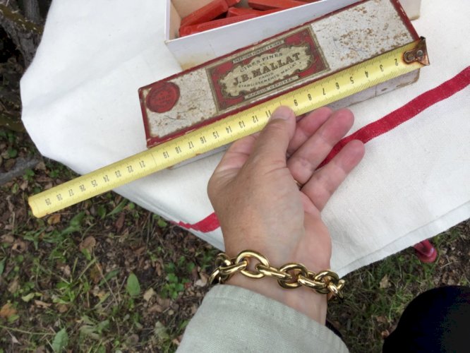 Ancienne boite de cire à cacheter MALLAT boîte entamée