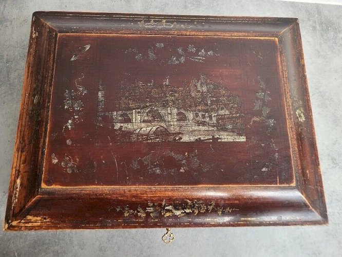 ANCIENNE BOITE EN BOIS DESOR ASIATIQUE DU XIX ème SIECLE REF JE