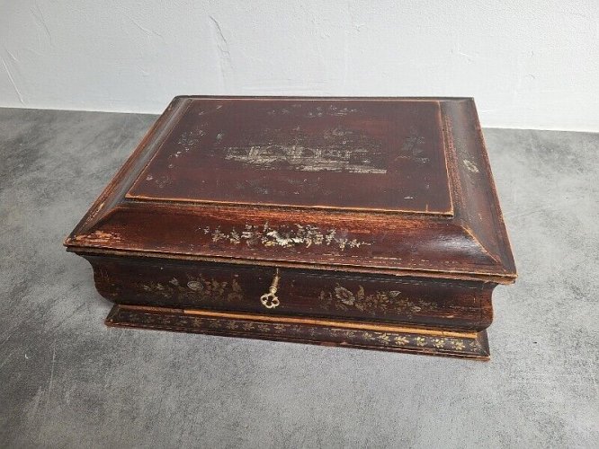 ANCIENNE BOITE EN BOIS DESOR ASIATIQUE DU XIX ème SIECLE REF JE