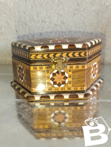 ancienne boite en bois hexagonal pour bijoux en bon etat