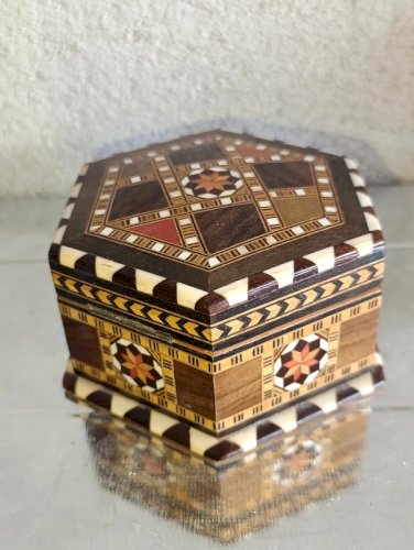 ancienne boite en bois hexagonal pour bijoux en bon etat