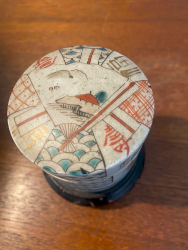 Ancienne boîte en porcelaine de Chine, forme tube, à couvert. Epoque XIXème.