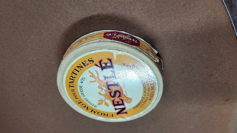 ANCIENNE BOITE FROMAGE POUR TARTINES NESTLE DE PRESENTATION FACTICE EN CARTON
