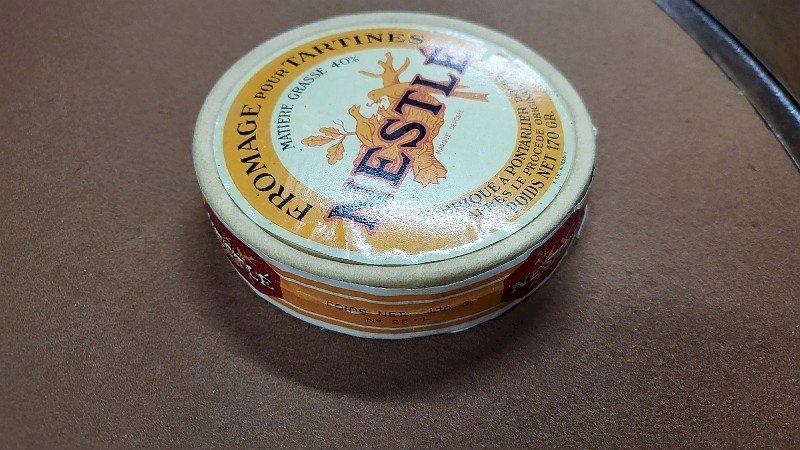 ANCIENNE BOITE FROMAGE POUR TARTINES NESTLE DE PRESENTATION FACTICE EN CARTON