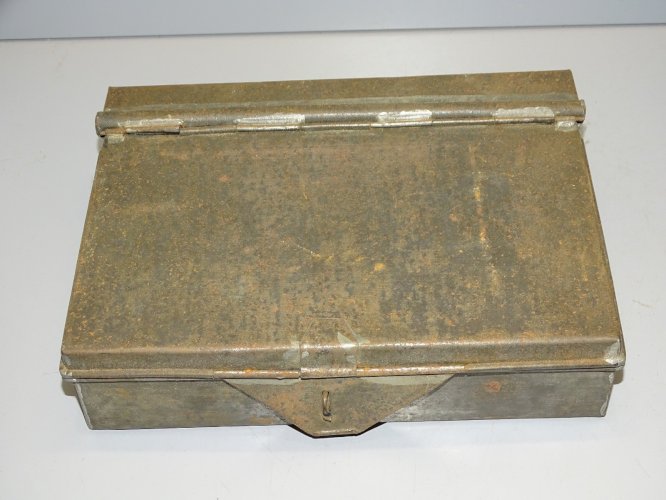 - ANCIENNE BOITE METAL CAISSE COLLECTION DECO VITRINE     D