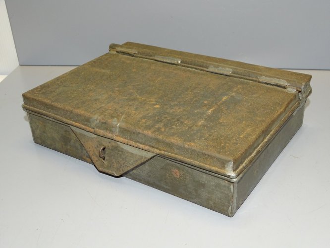 - ANCIENNE BOITE METAL CAISSE COLLECTION DECO VITRINE     D