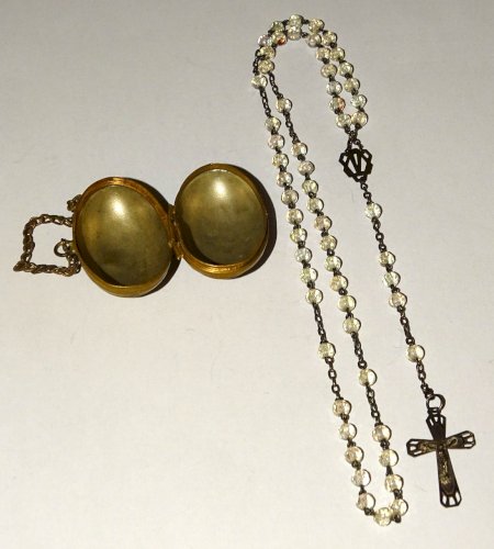 -ANCIENNE BOITE OEUF PORTE CHAPELET & CHAPELET ARGENT PERLES VERRE INCOLORE   D