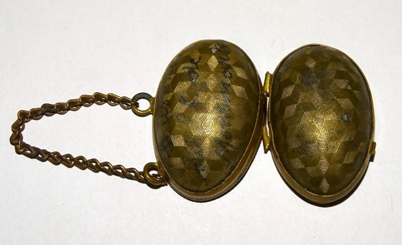 -ANCIENNE BOITE OEUF PORTE CHAPELET & CHAPELET ARGENT PERLES VERRE INCOLORE   D