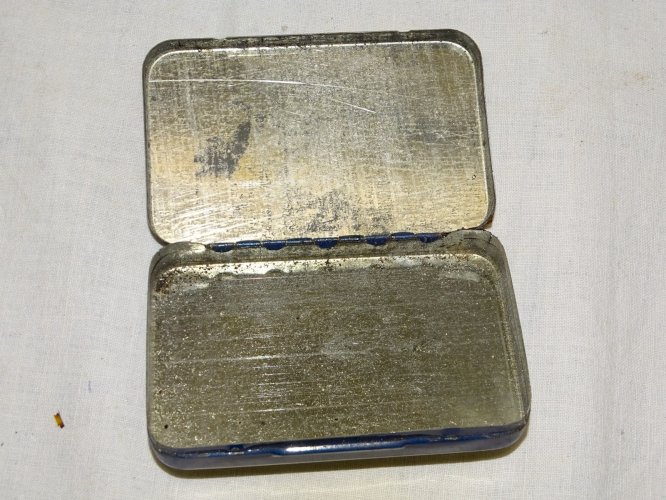-ANCIENNE BOITE PÂTE SUISSE A LA SEVE DE PIN & à L'EUCALYPTUS COLLECTION