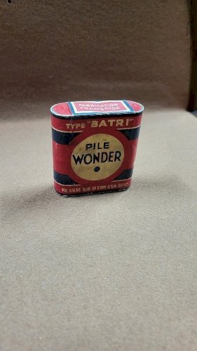 ANCIENNE BOITE PILE WONDER DE PRESENTATION FACTICE TYPE "BATRI"