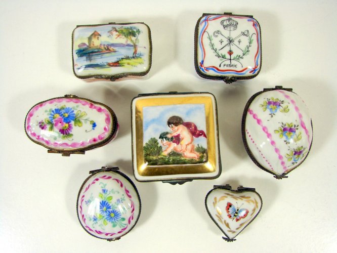 Ancienne Boite Pilules Noix Porcelaine Limoges Decor Peint Monture Bronze Signee