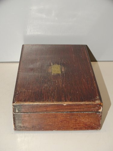 -ANCIENNE BOITE POUR COMPAS VIDE  Plaque LAITON SUR LE COUVERCLE gravée FL    D