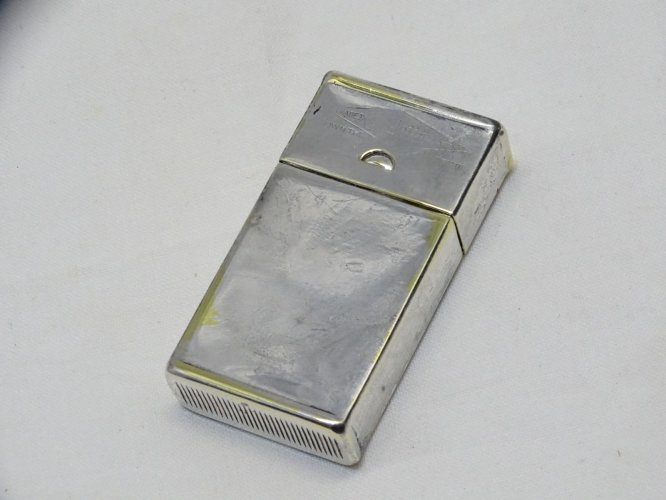 -ANCIENNE BOITE POUR LAMES DE RASOIR GILLETTE PYROGENE MET. ARGENTE COLLECTION D