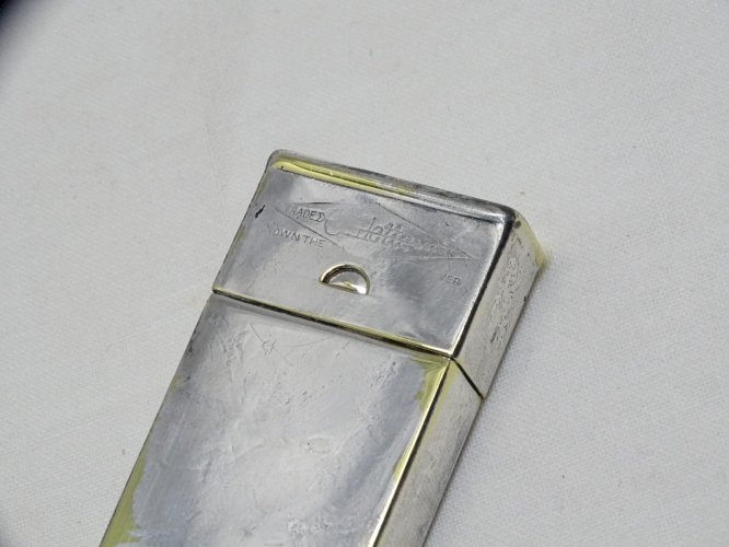 -ANCIENNE BOITE POUR LAMES DE RASOIR GILLETTE PYROGENE MET. ARGENTE COLLECTION D