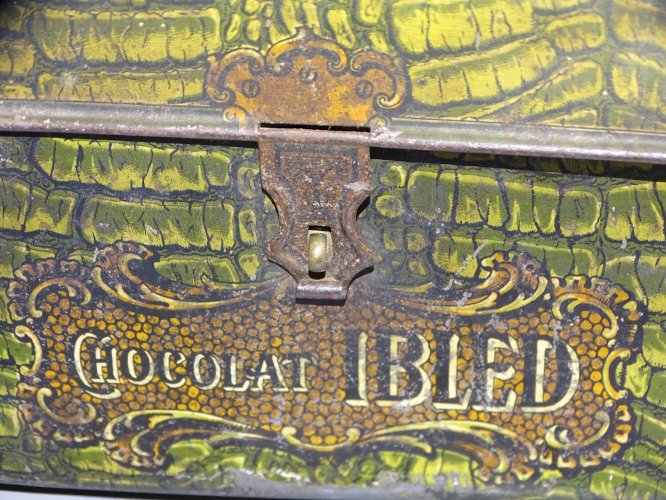 -ANCIENNE BOITE TÔLE PUB CHOCOLAT IBLED FORME de SAC  COLLECTION VITRINE   D